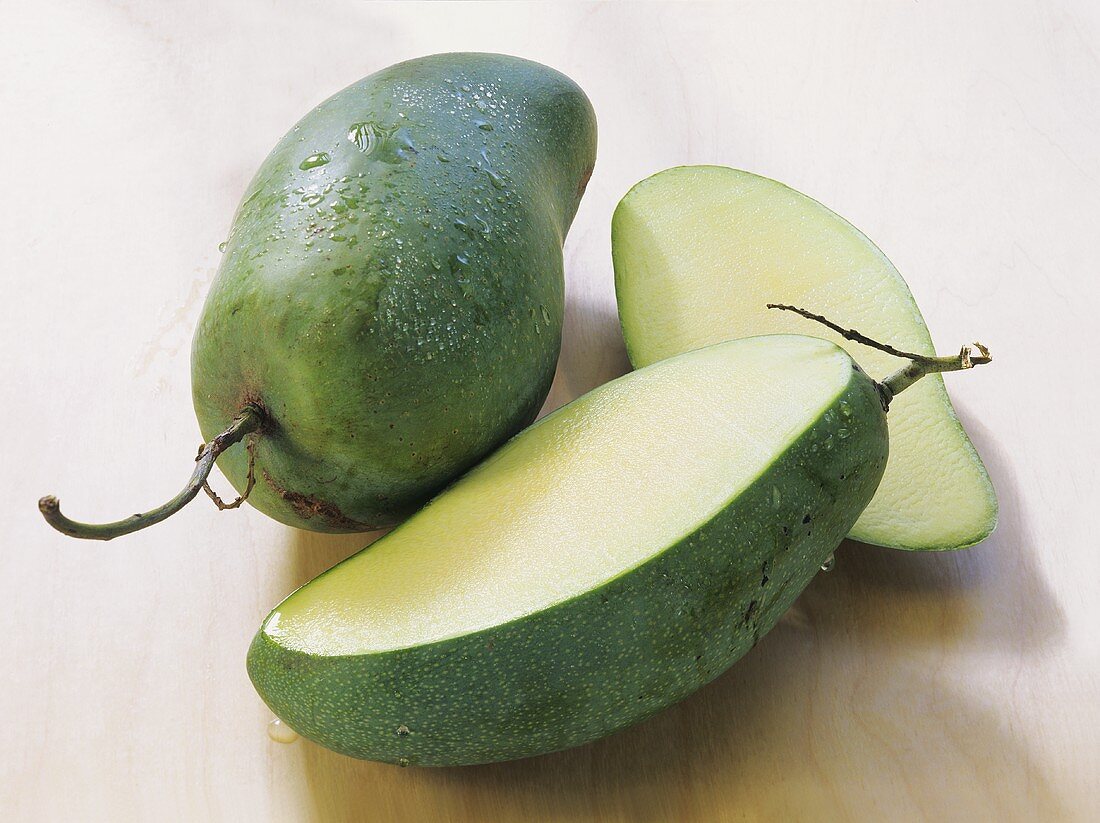 Green mango from Thailand, variety: Keosawoei