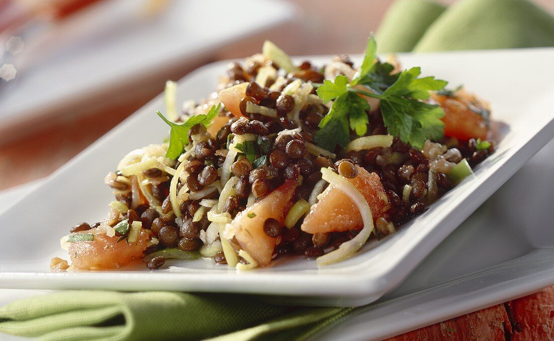 Lentil salad with tomatoes and parsley