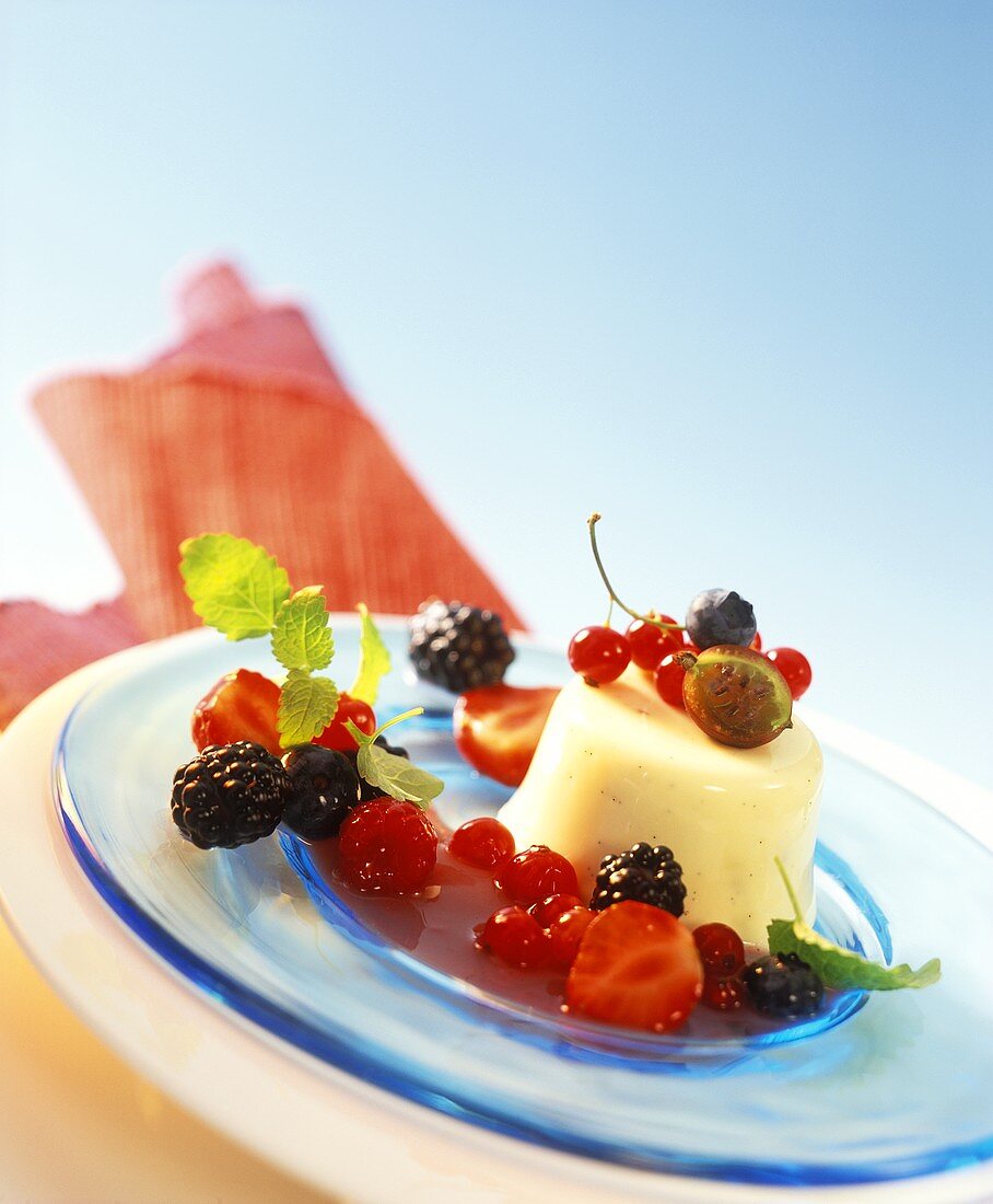 Turned-out vanilla blancmange with berry sauce