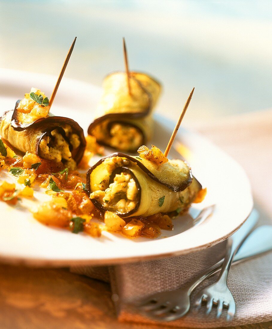 Stuffed aubergine rolls with tomato sauce