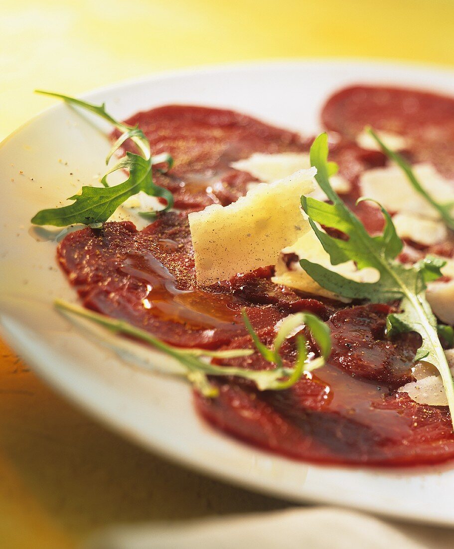 Carpaccio (Mariniertes, rohes Rinderfilet, Italien)