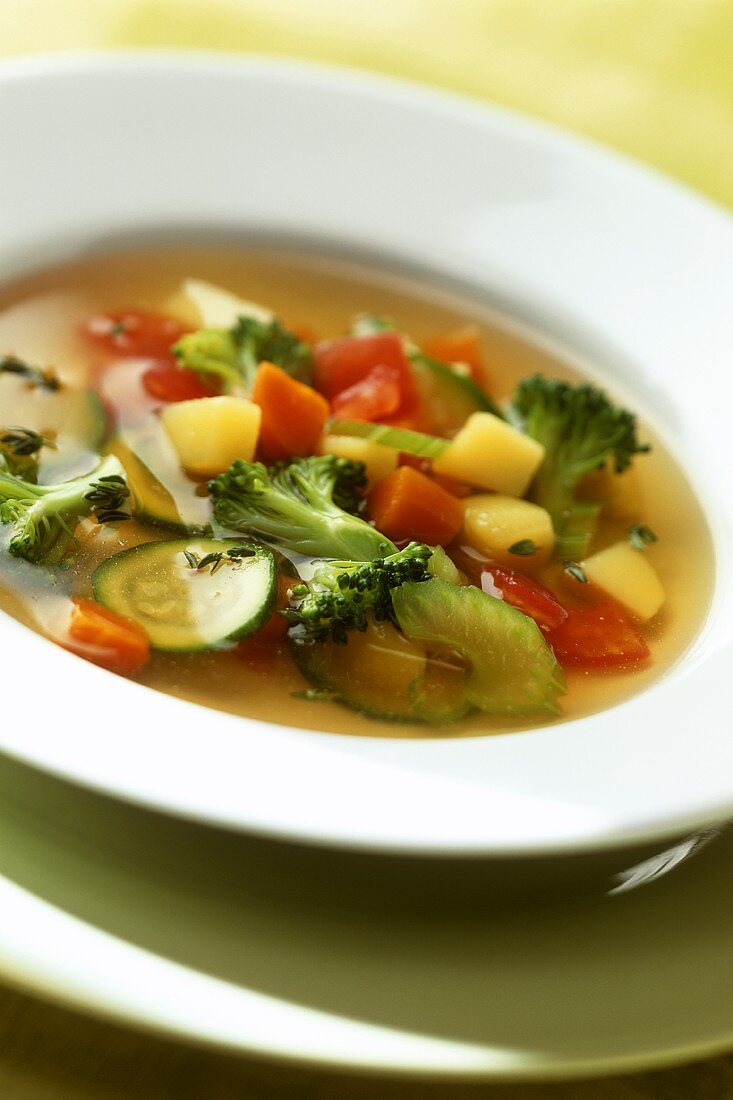 Vegetable broth with broccoli, courgettes, carrots etc.