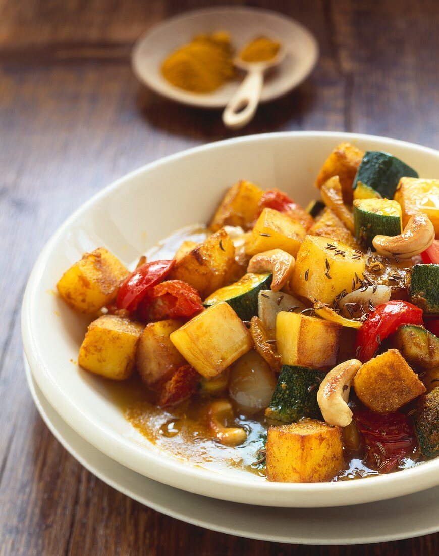 Potato curry with courgettes and cashew kernels