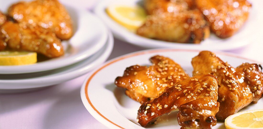Crispy chicken wings with sesame