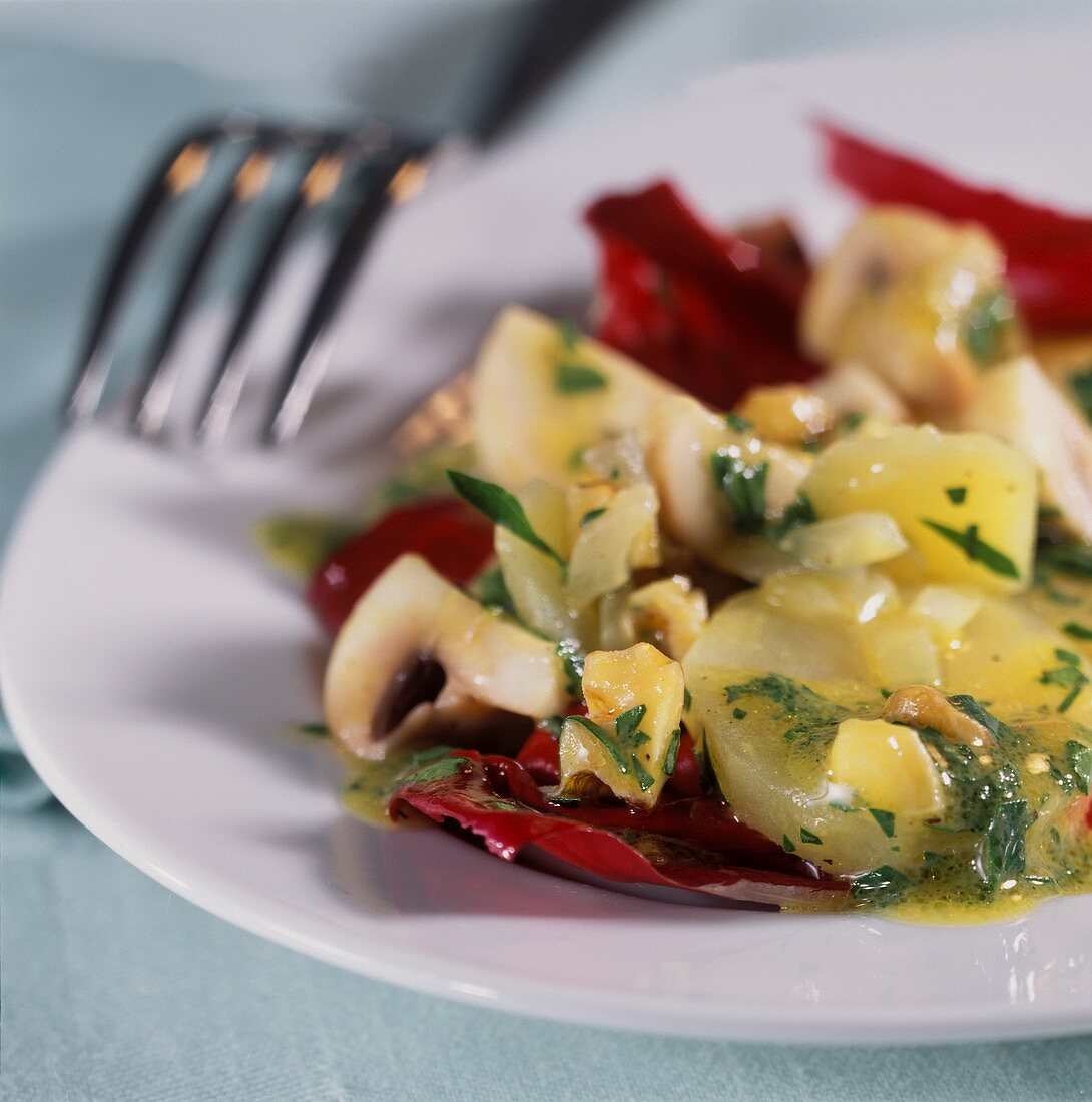 Kartoffelsalat mit Radicchio und Champignons