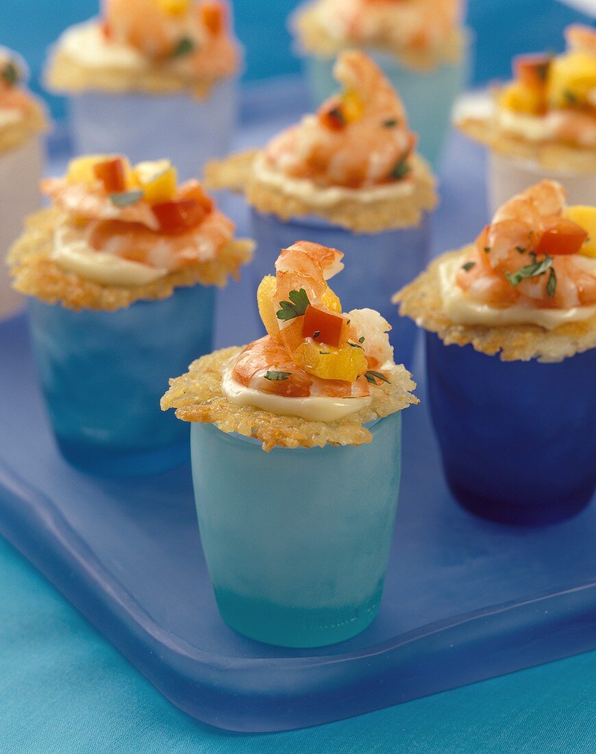 Mini-rosti with shrimps on blue glasses