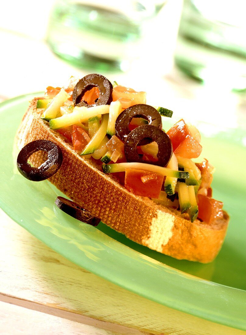 Vegetable crostini (with tomatoes, courgettes & olives)