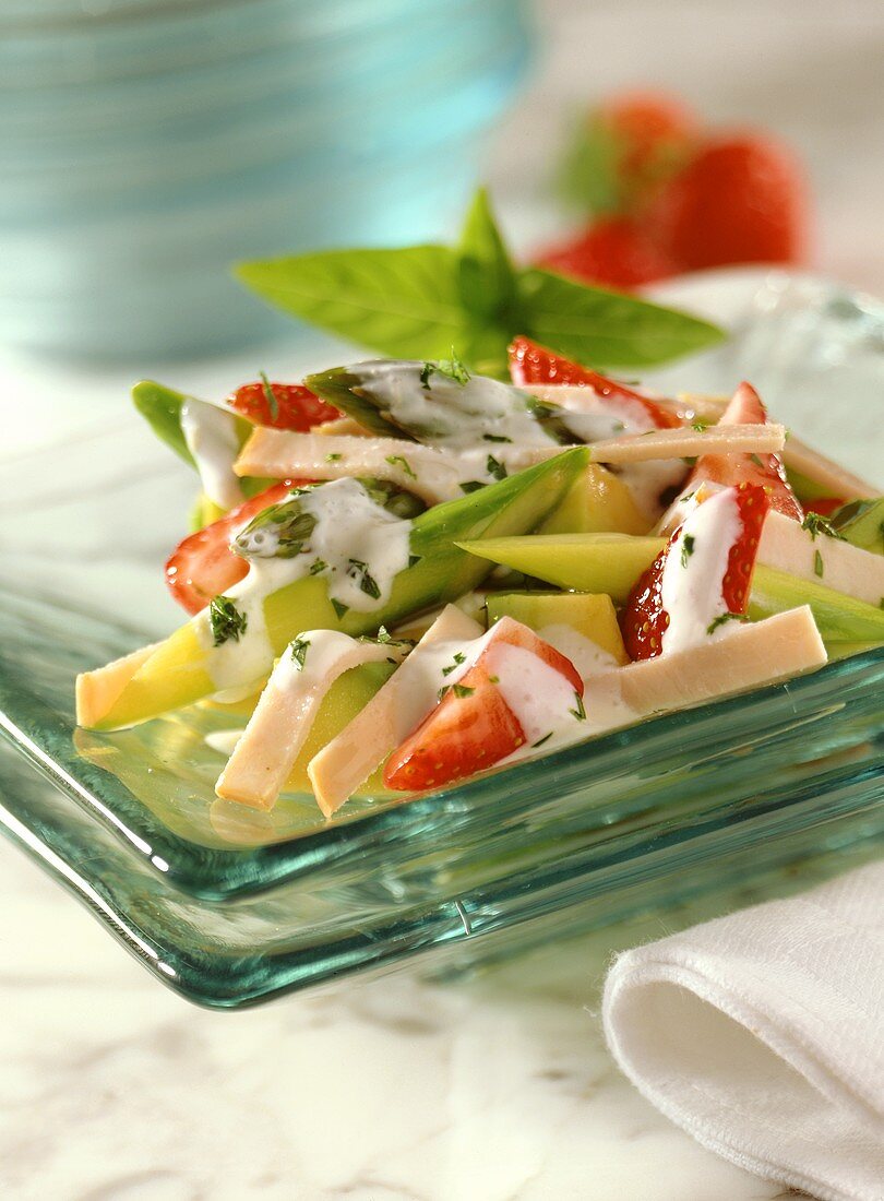 Asparagus salad with strawberries, avocado & turkey ham
