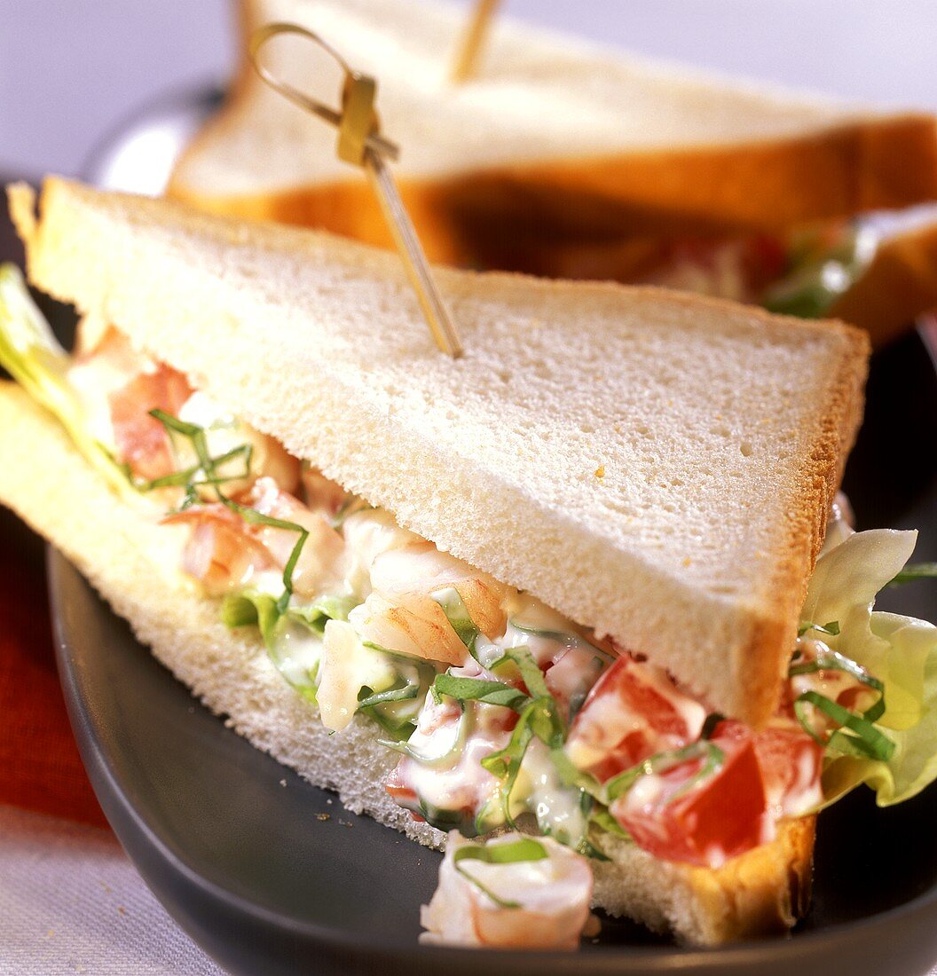 Tramezzini ai gamberetti (shrimp and tomato sandwich)