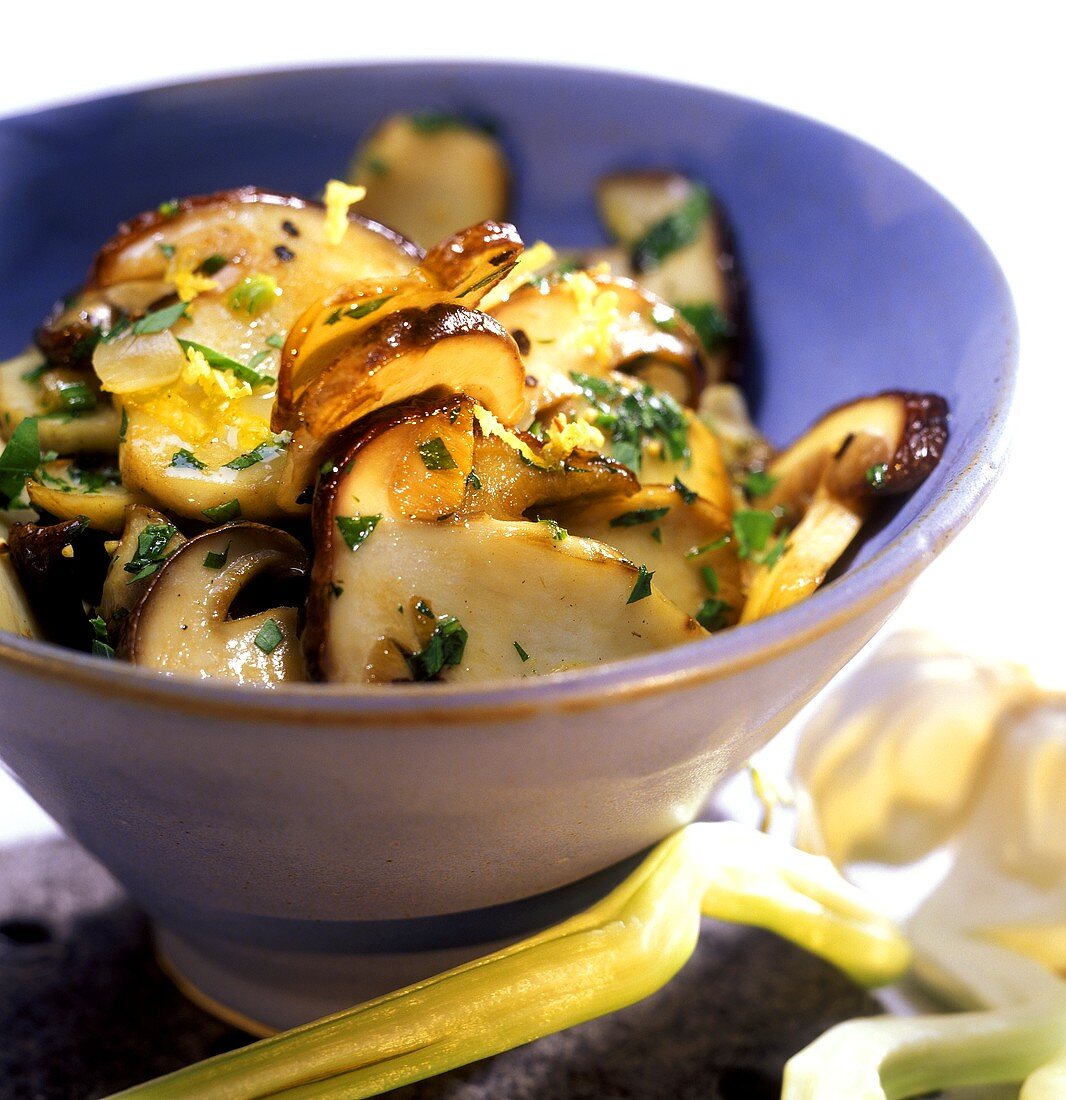 Funghi trifolati (braised mushrooms with parsley, Italy)