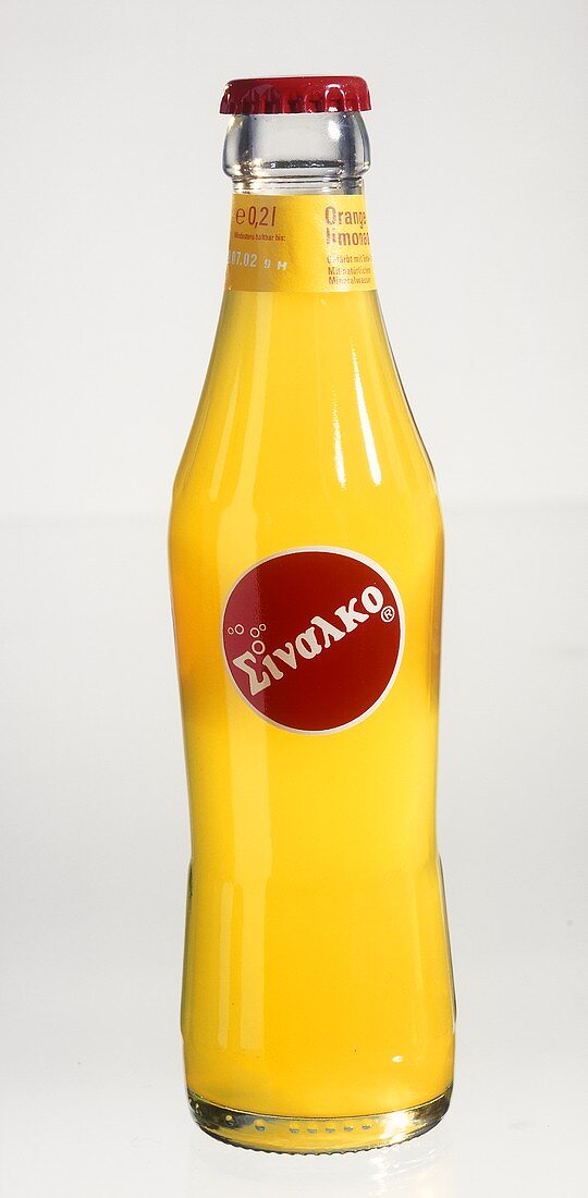 Sinalco-Flasche mit griechischem Label
