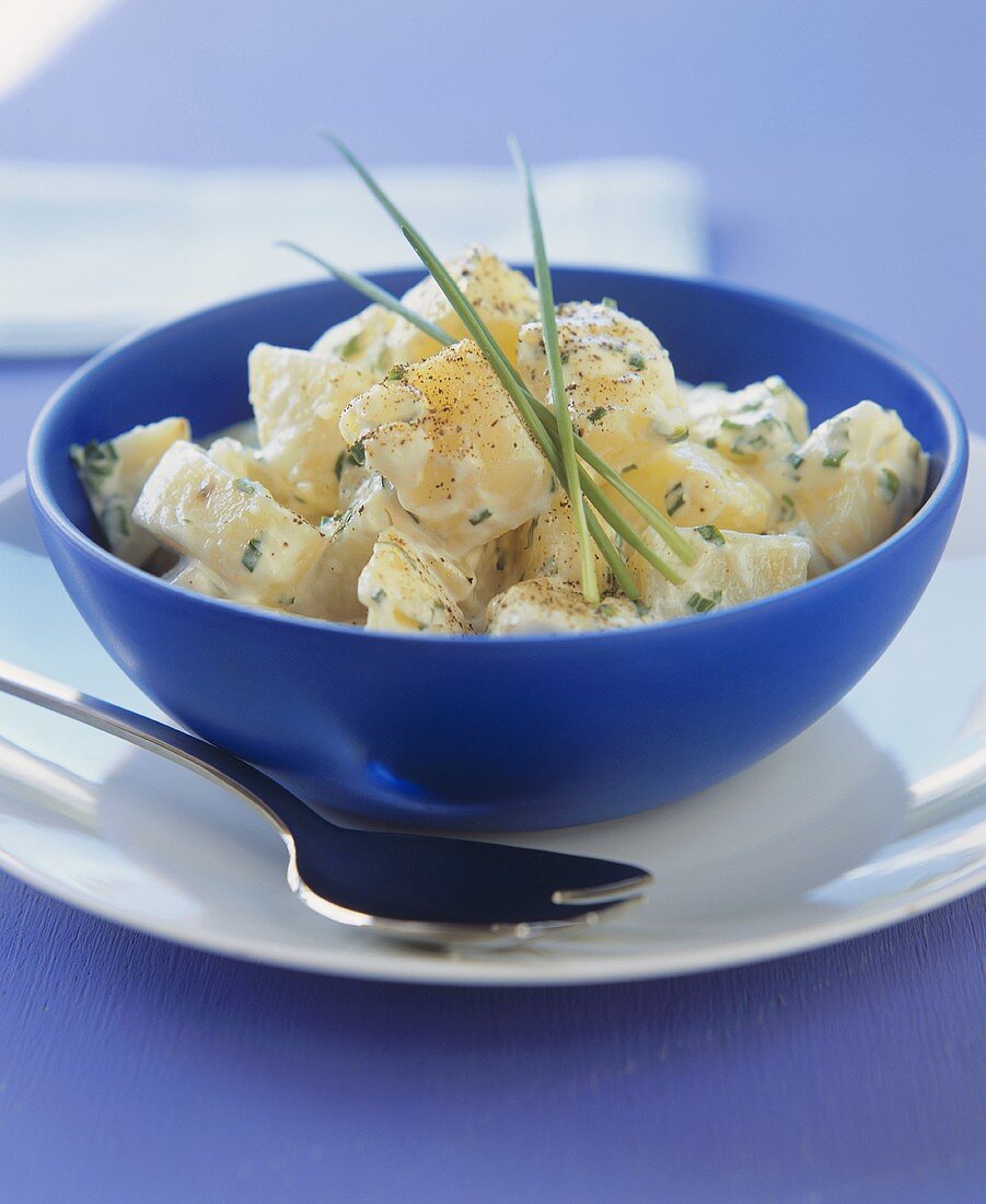 Kartoffelsalat mit frischem Schnittlauch