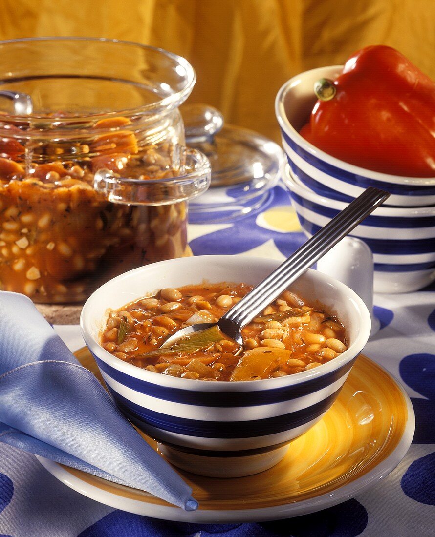 Sojabohnensuppe mit rotem Paprika