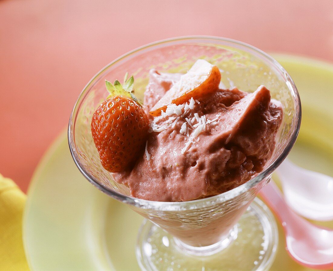 Strawberry and coconut ice cream with fresh strawberries