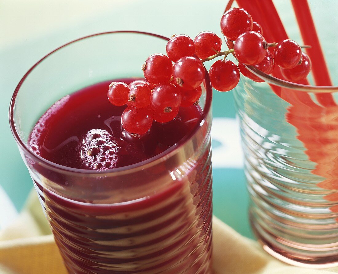 Beetroot juice with redcurrants