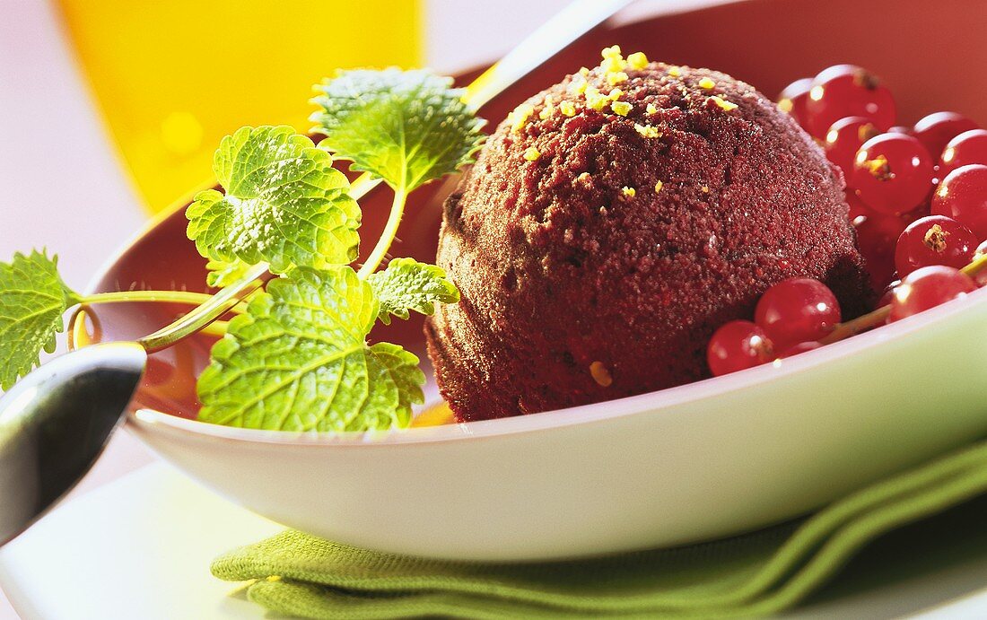 Redcurrant sorbet with redcurrants and lemon balm