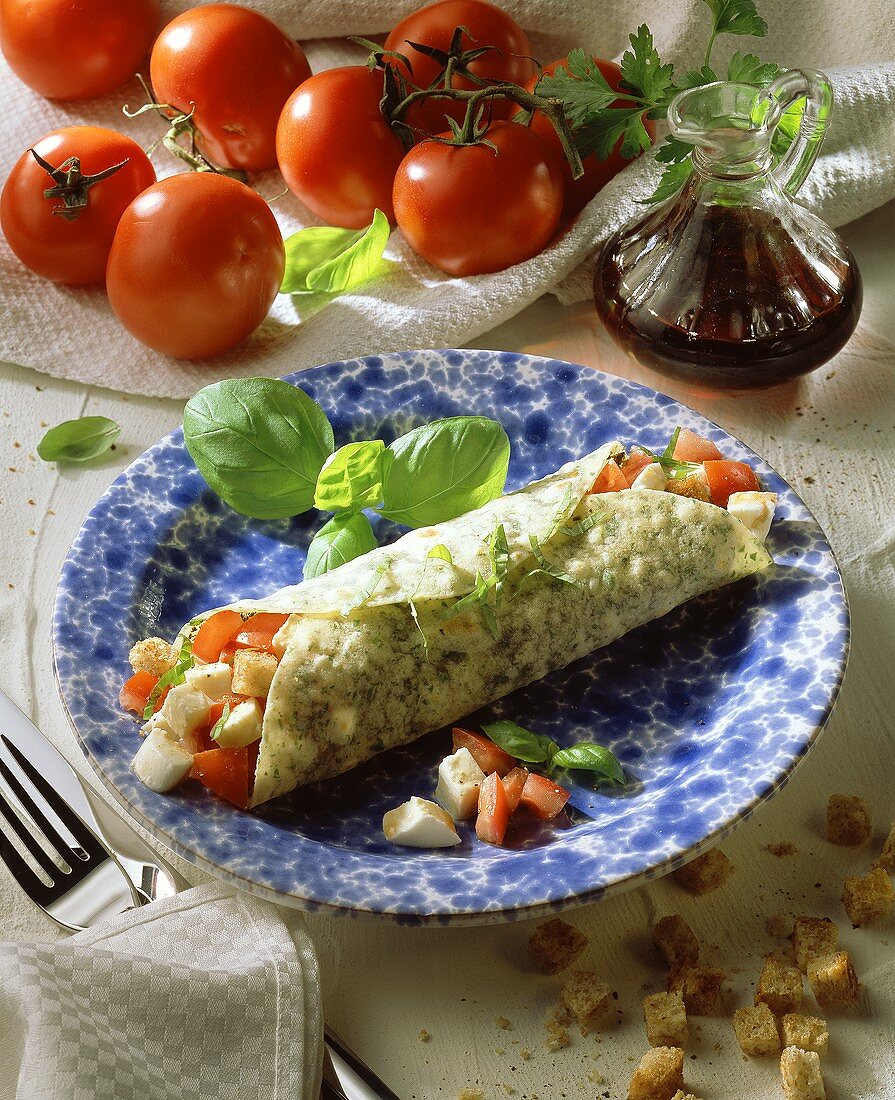 Crespella caprese (Tomaten-Mozzarella-Wrap & Basiliikum)