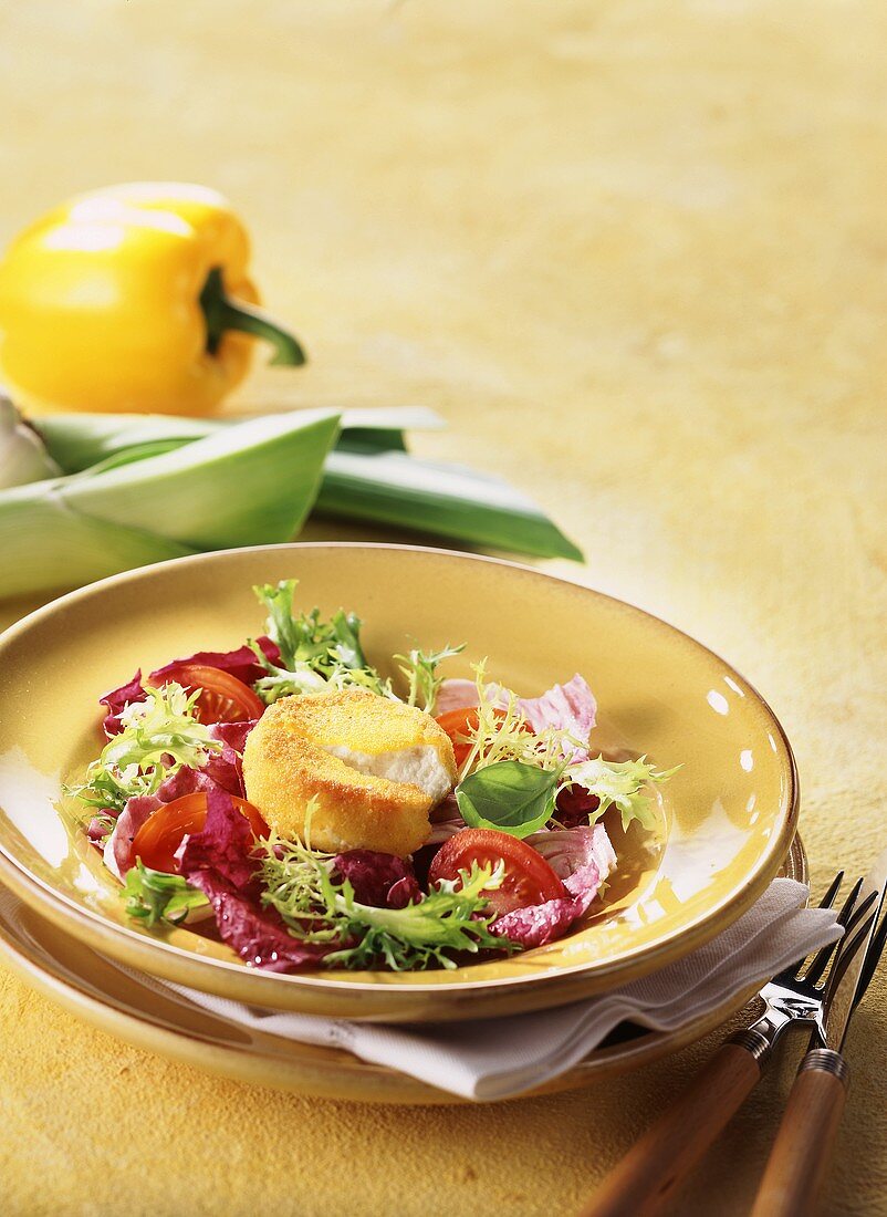 Green salad with baked sheep's cheese