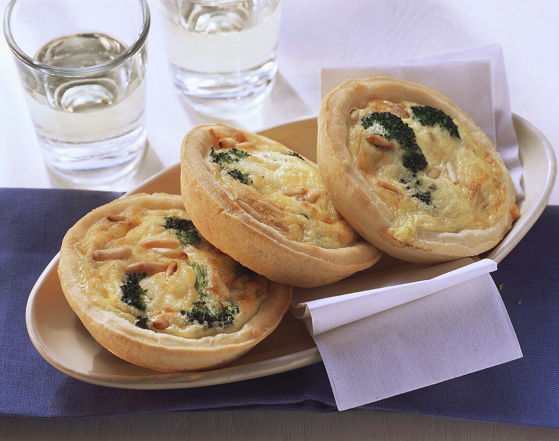 Small broccoli quiches with pine nuts