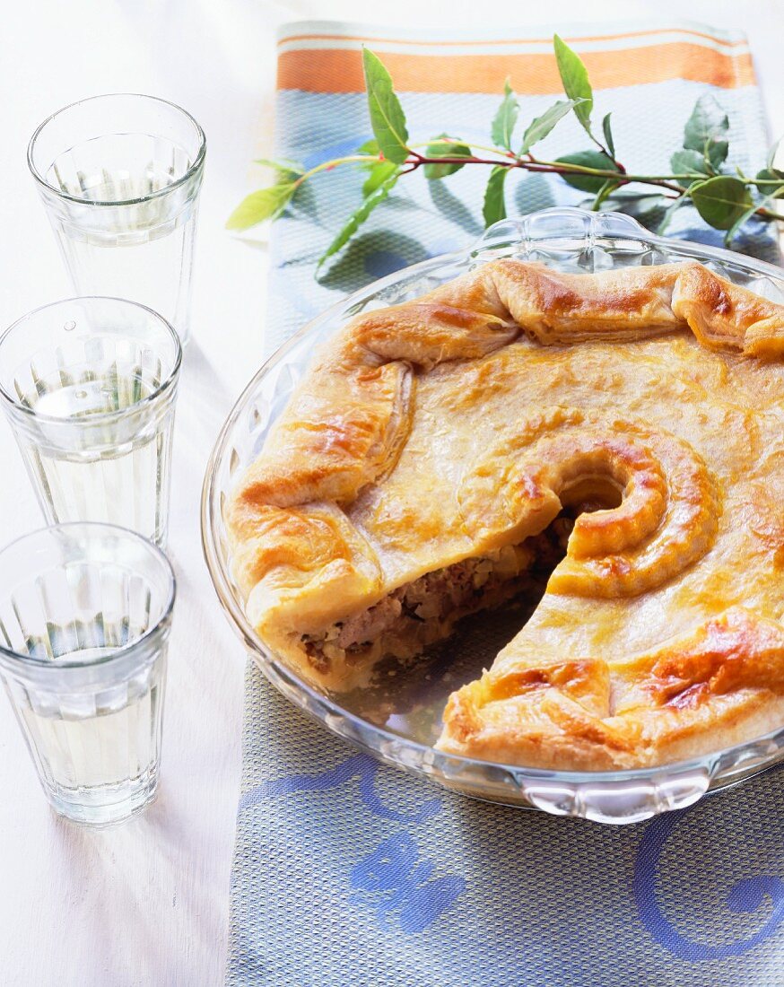 Alsatian wine-grower's pie with meat and onion filling