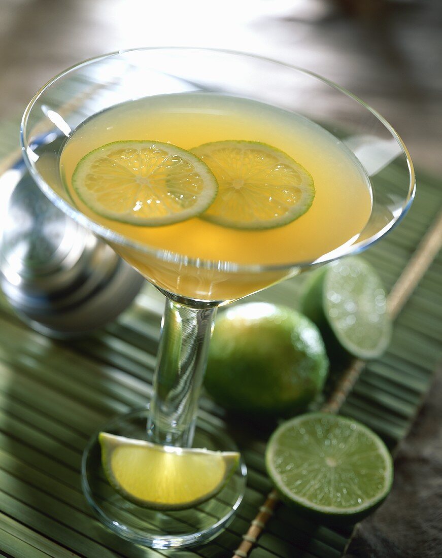 Daiquiri with lime slices
