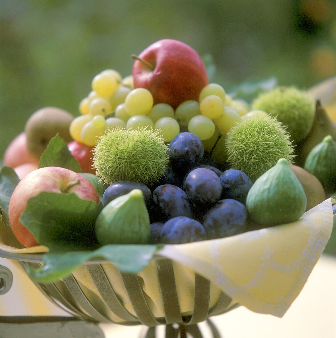 Fruit bowl with sweet chestnuts