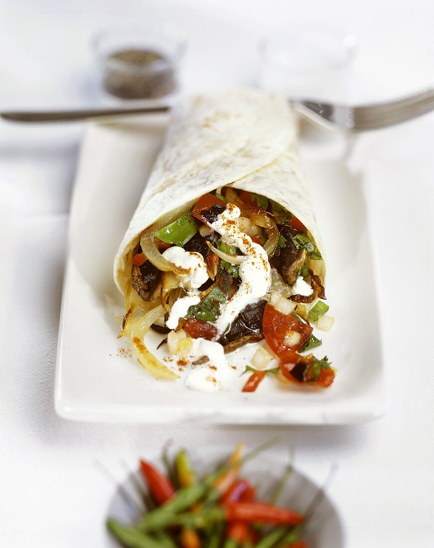 Vegetable wrap with sour cream