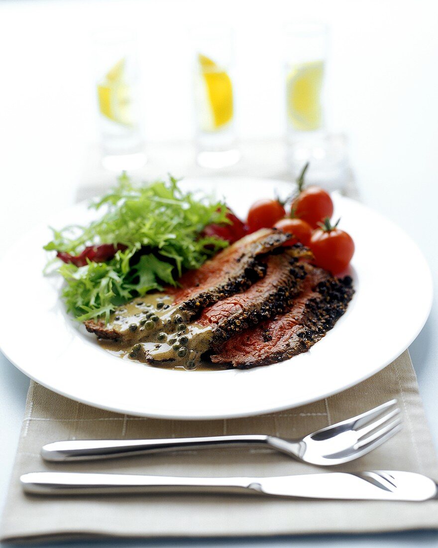 Peppered roast beef with lettuce and tomatoes