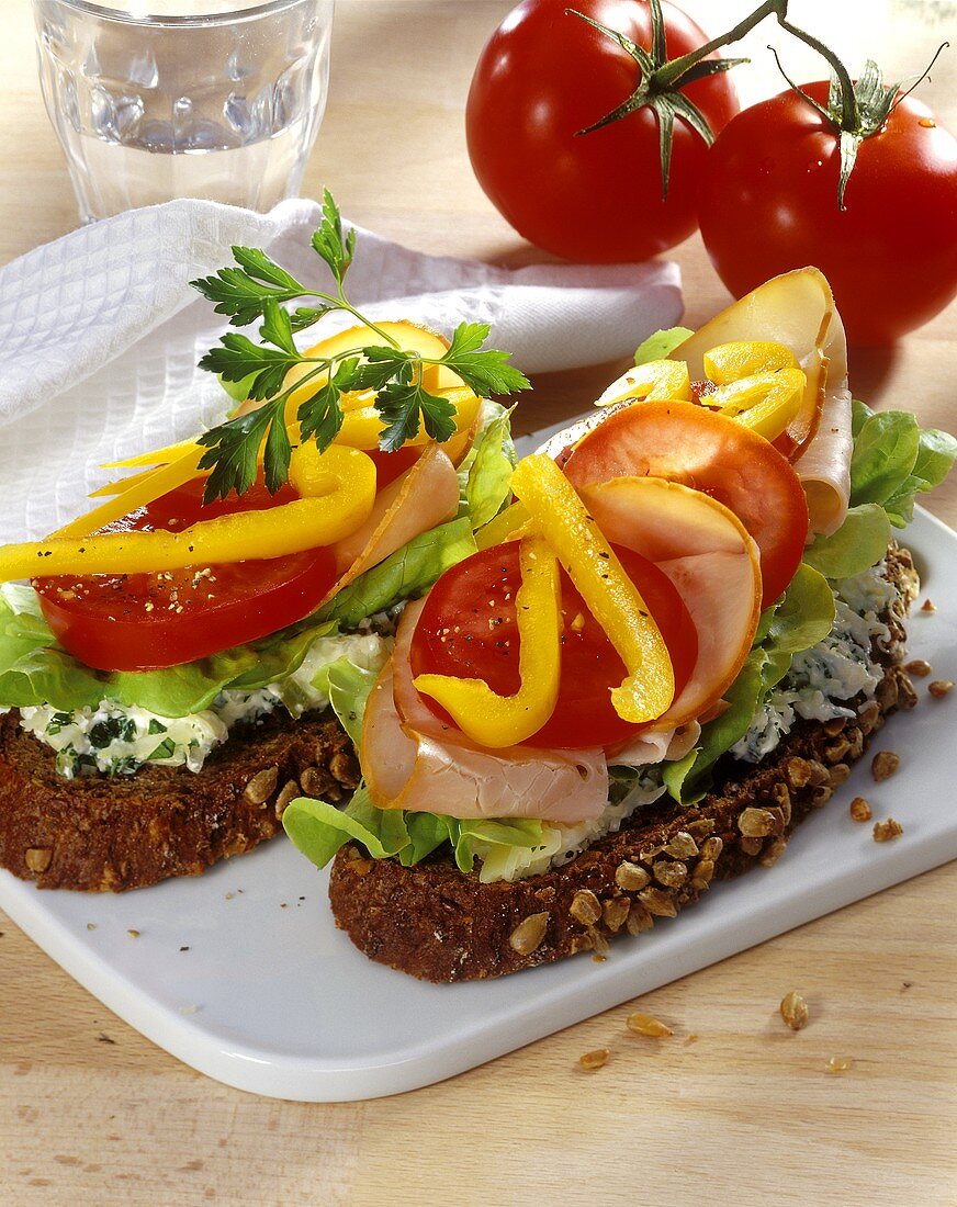 Open sandwich with cheese spread, turkey ham & vegetables