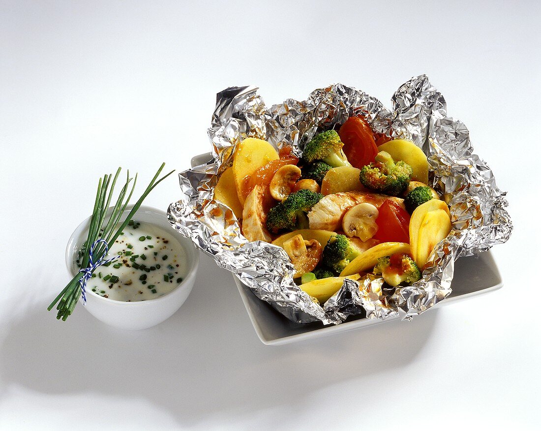 Chicken with vegetables cooked in foil with yoghurt sauce
