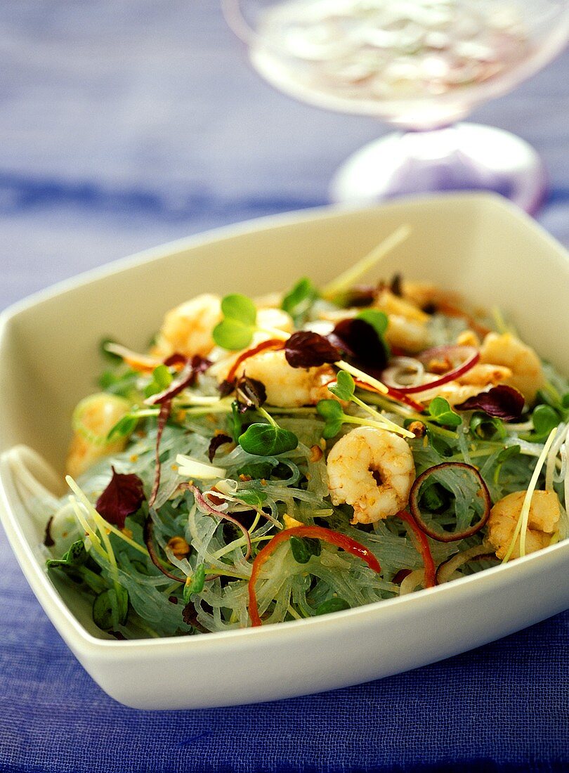 Glass noodle salad with shrimps and cress