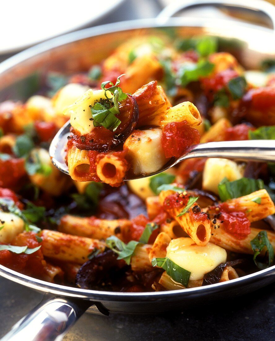 Penne alla caprese (Penne with tomatoes & mozzarella, Italy)