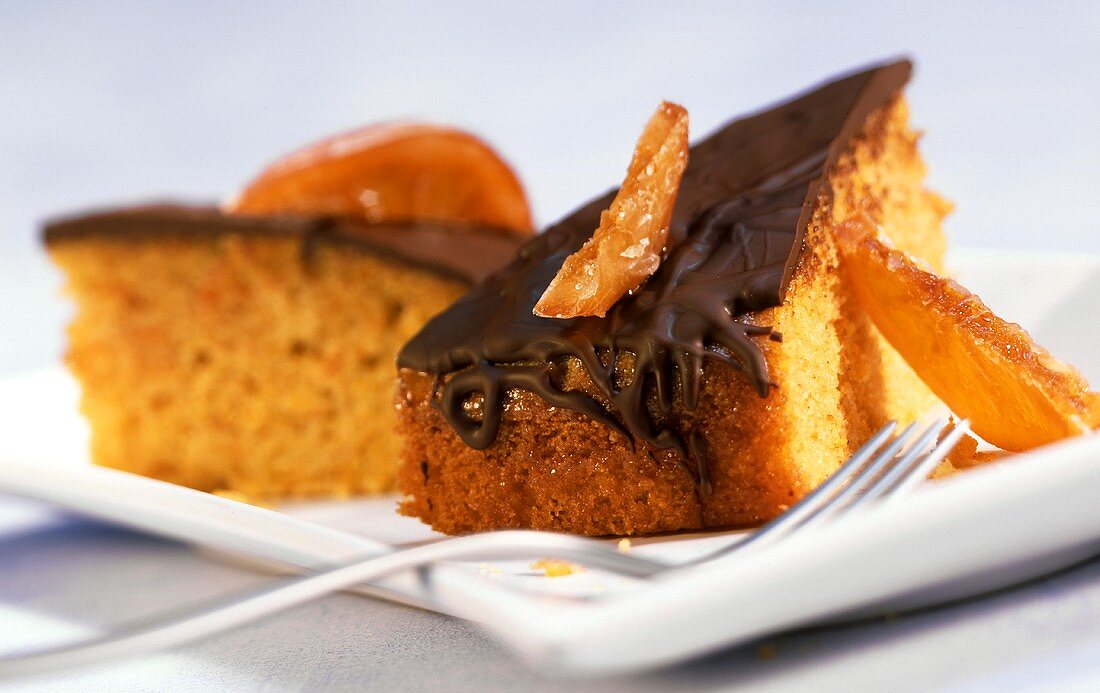 Gewürzkuchen mit Kürbis und kandierten Orangen