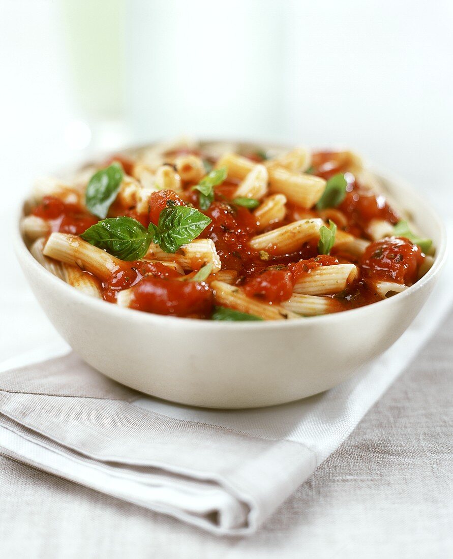 Penne al pomodoro e basilico (Penne with tomatoes & basil)