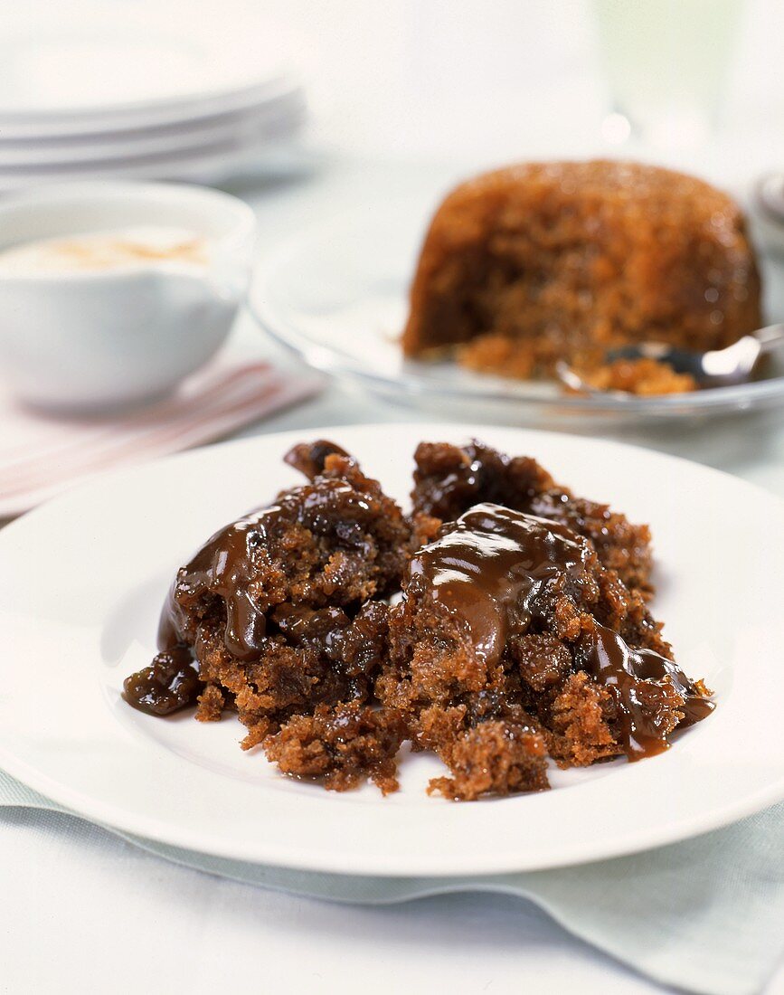 Sticky Toffee Pudding mit Schokoladensauce