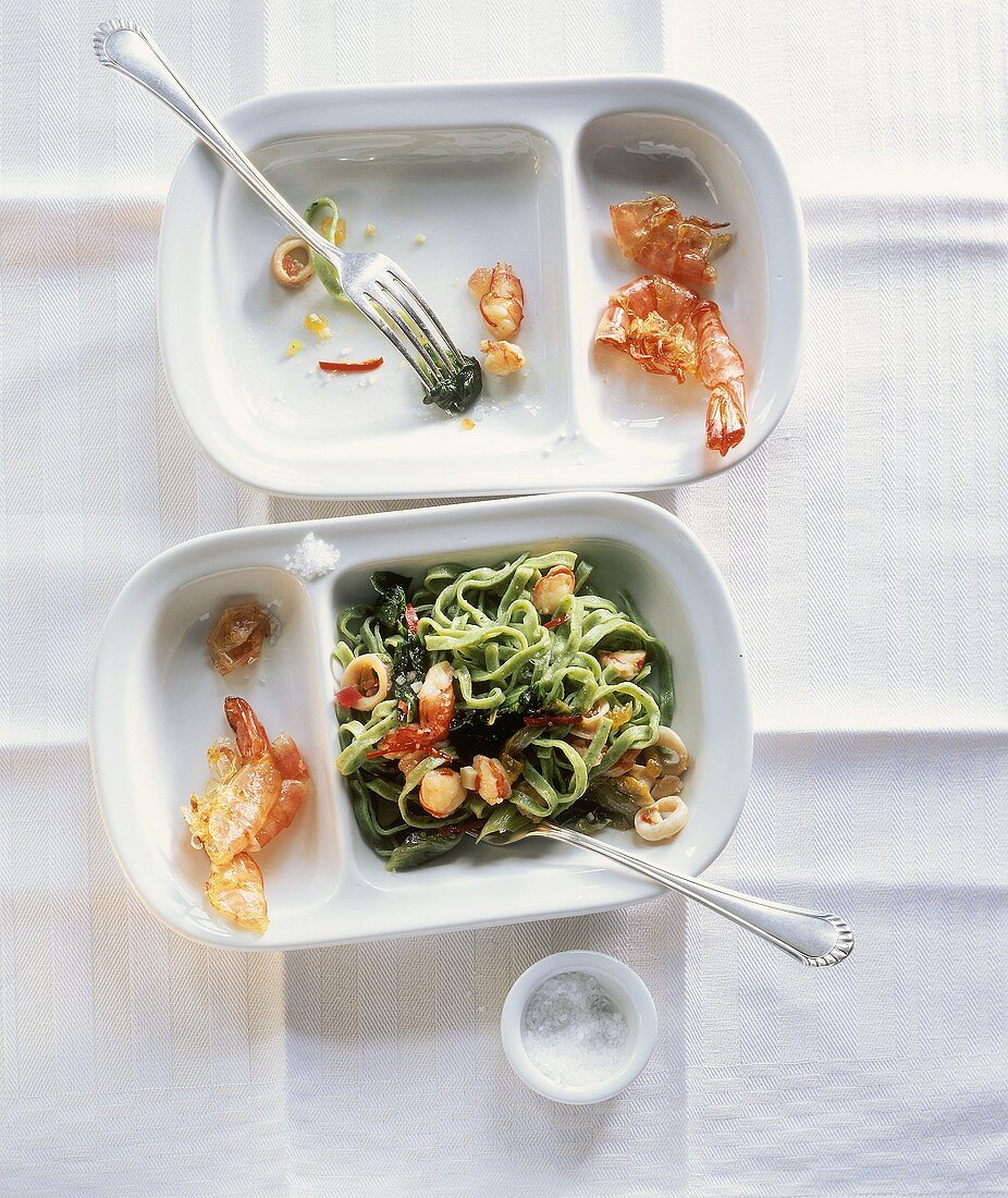 Green ribbon pasta with spinach and seafood