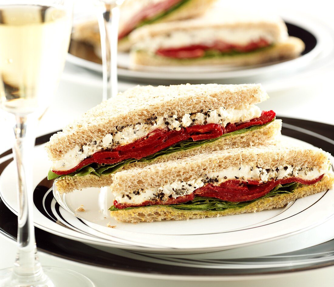 Sandwiches with peppers and goat's cheese