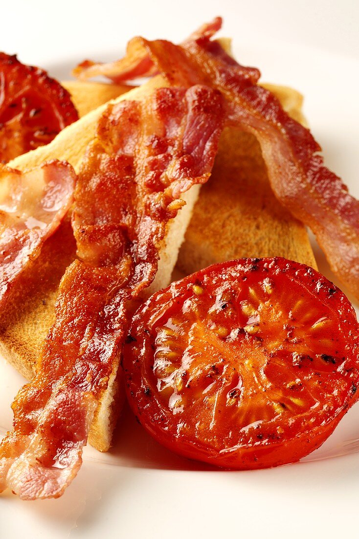 Toast with fried bacon and tomato