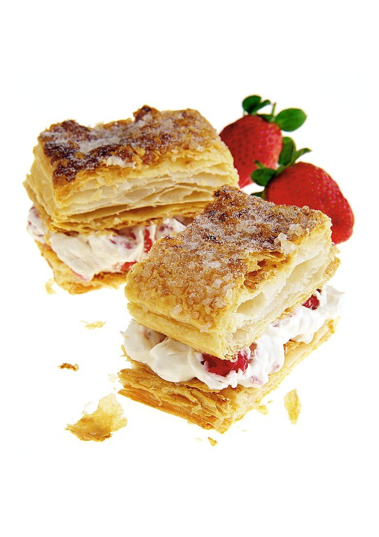 Puff pastry with strawberry and cream filling