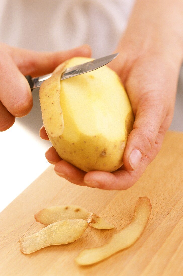 Peeling raw potato