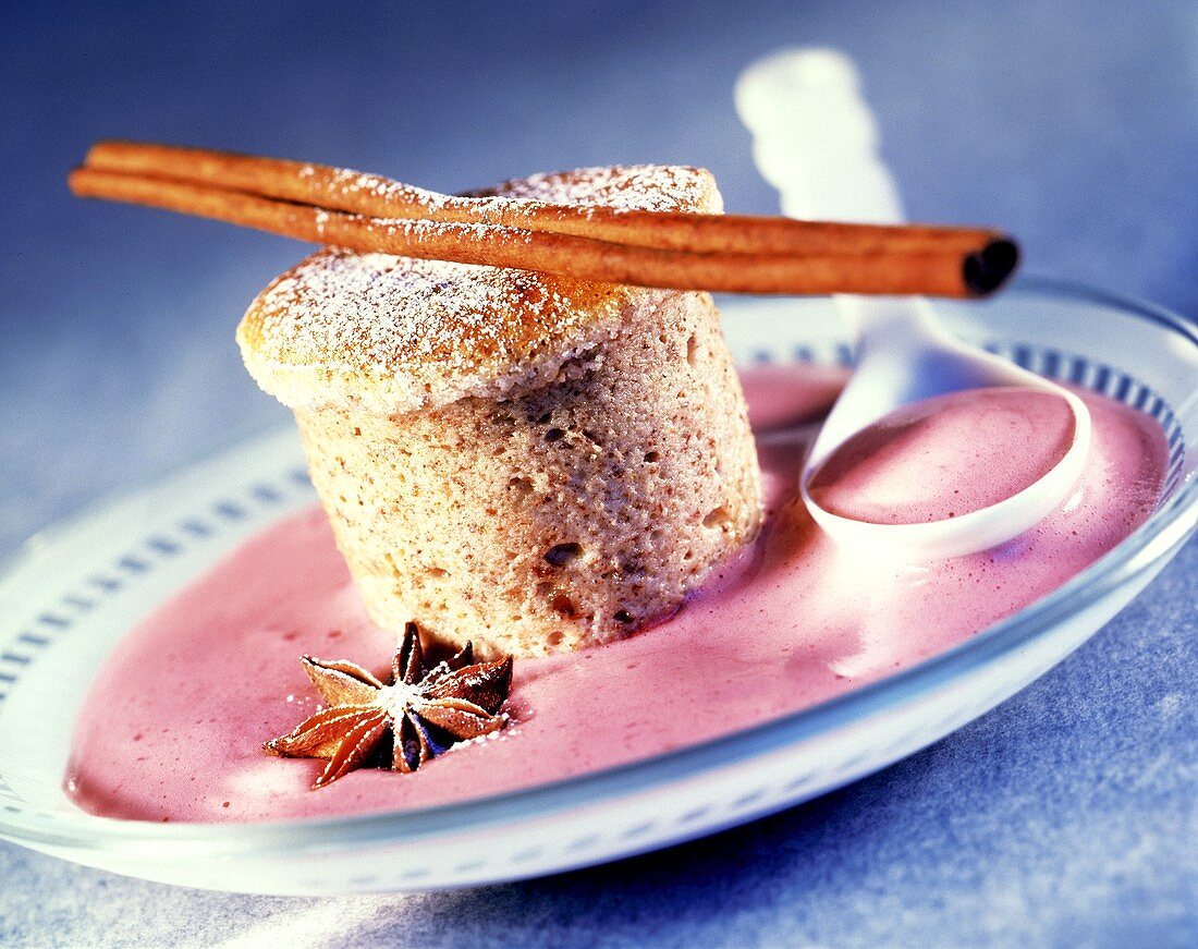 Lebkuchensouffle mit Rotweinschaum, Zimt und Sternanis