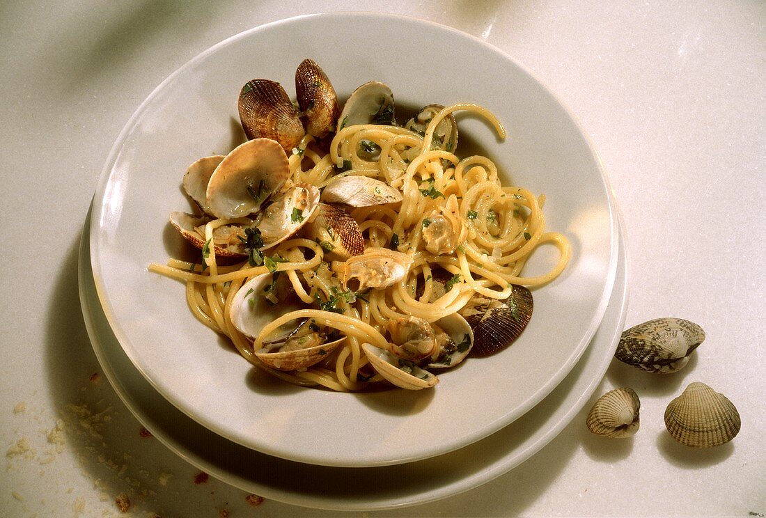 Spaghetti alle vongole (spaghetti with clams), Italy