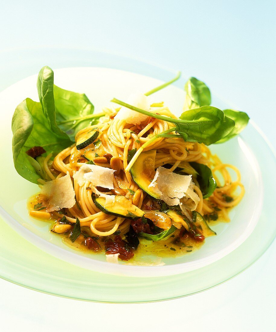 Insalata di pasta e verdure (spaghetti salad with vegetables)