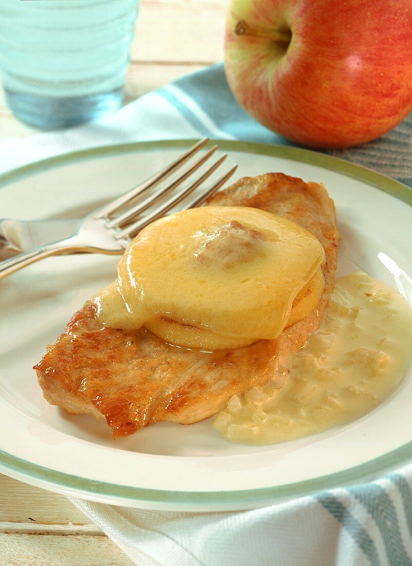 Pork steak with gratinated apple slices