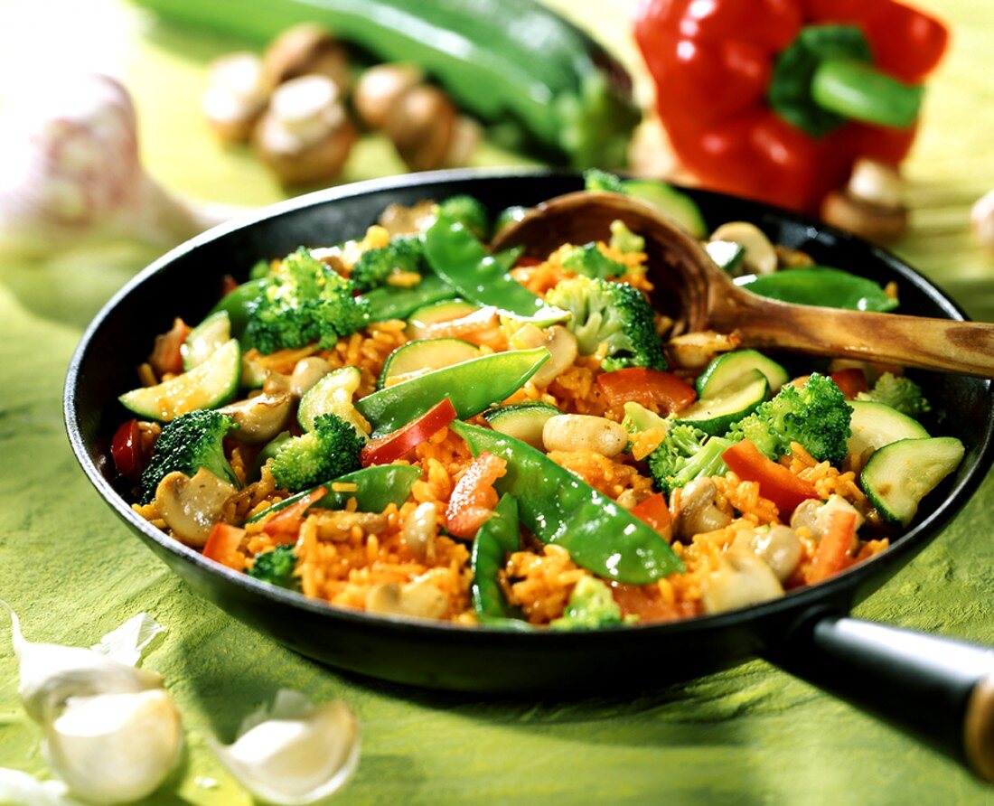 Pan-cooked vegetable dish with saffron rice