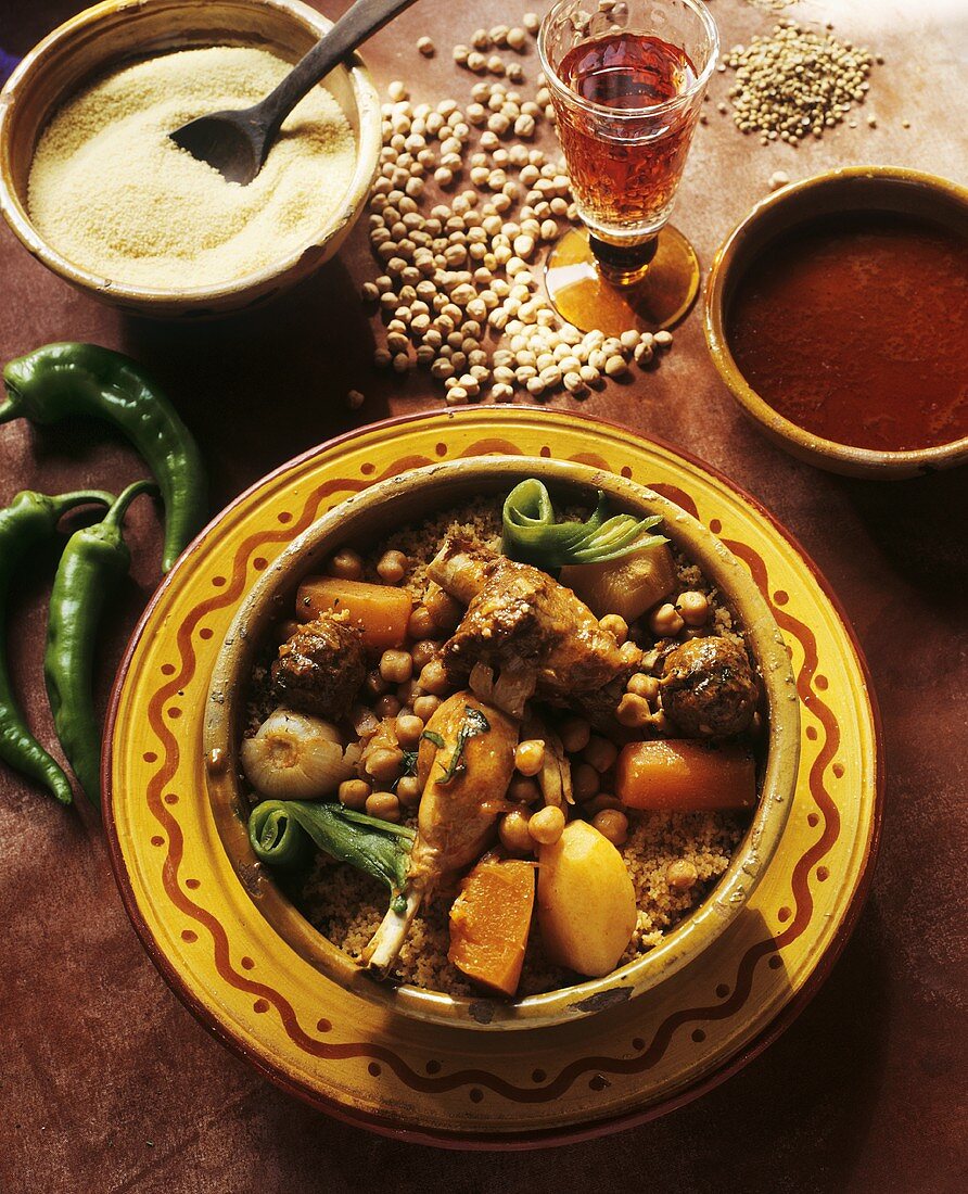 Couscous mit Fleisch, Geflügel und Gemüse (Tunesien)