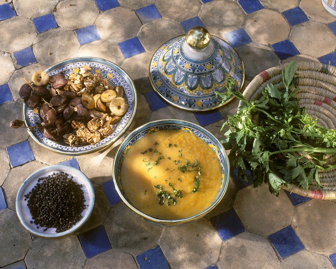 Harira (Linsensuppe mit Trockenfrüchten, Marokko)