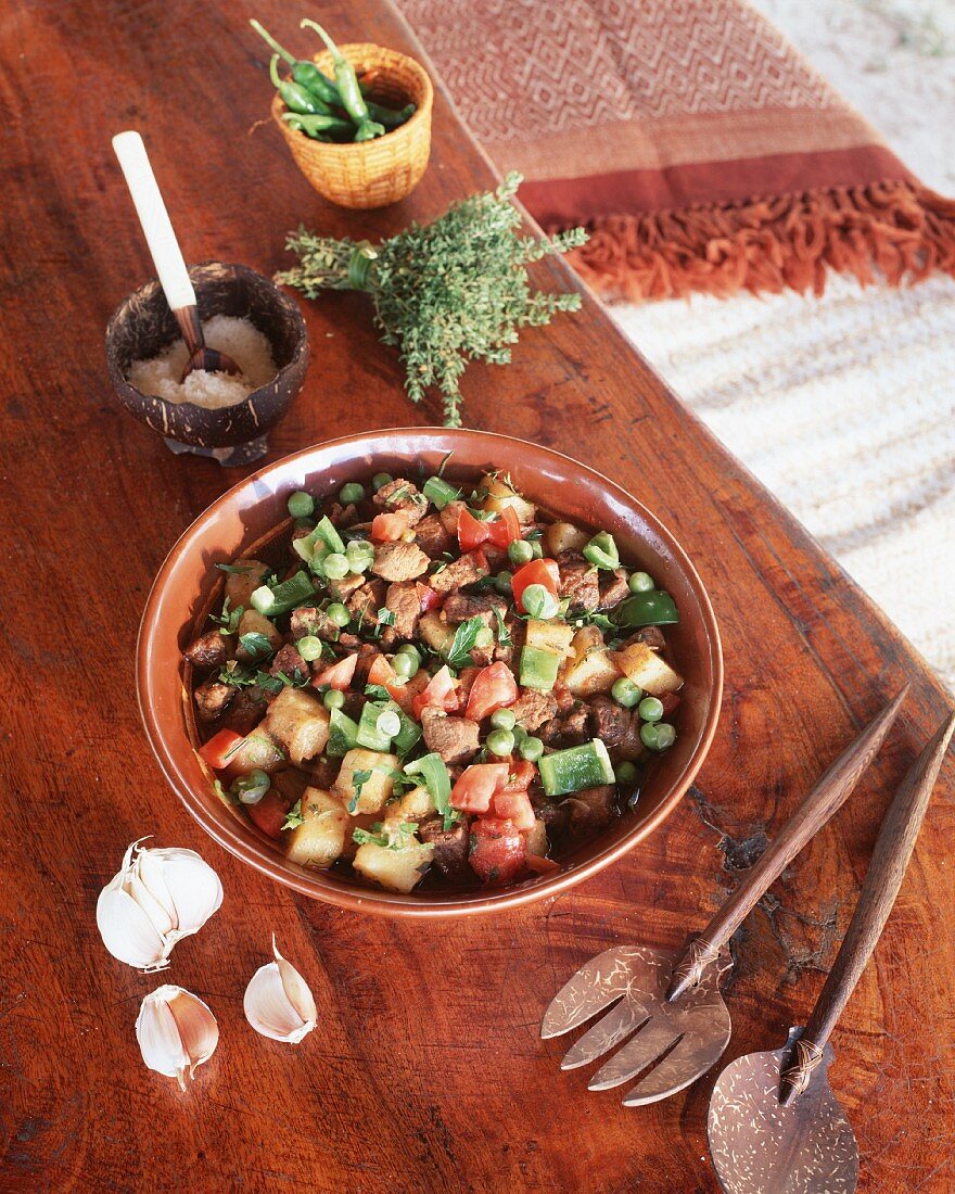 Hirschragout mit Paprika, Tomaten und Erbsen (Mauritius)