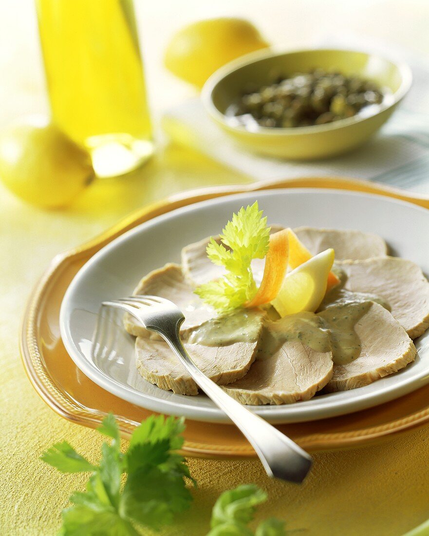 Vitello tonnato (Kalbfleisch in Thunfisch-Kapern-Sauce)