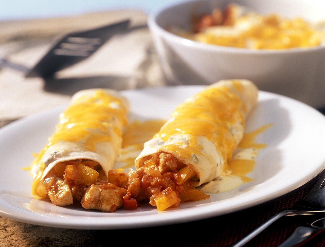 Hähnchen-Enchiladas mit Paprika und Käse
